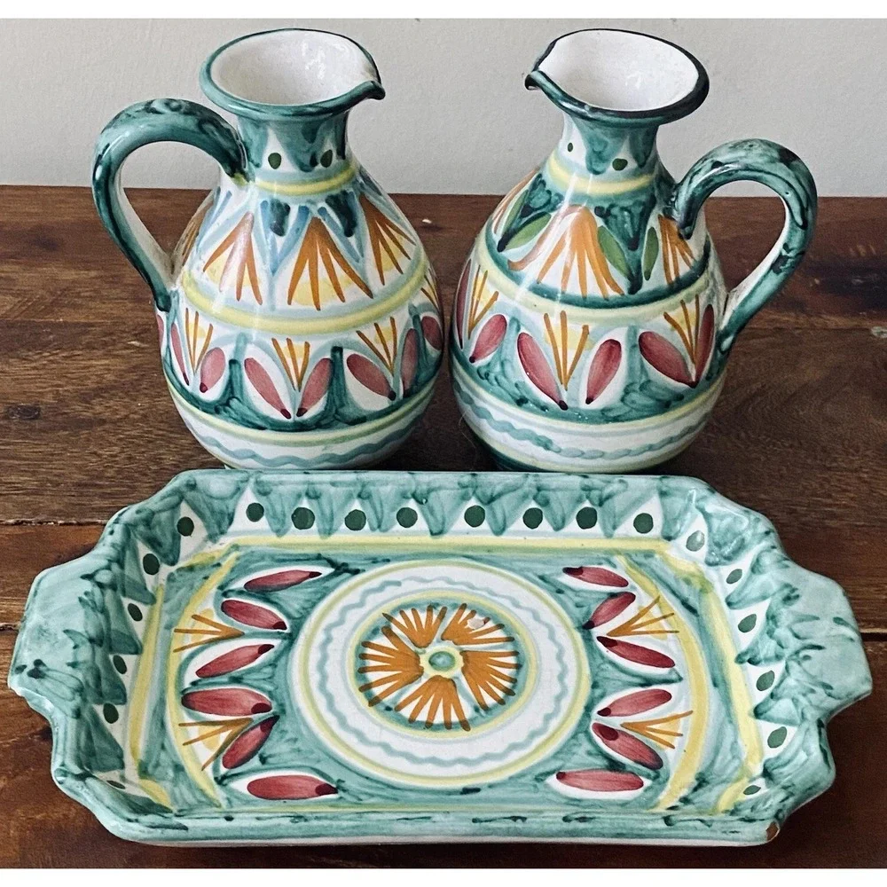 Vintage Italian Ravello Majolica Art Pottery Oil‎ & Vinegar Cruets w/Underplate